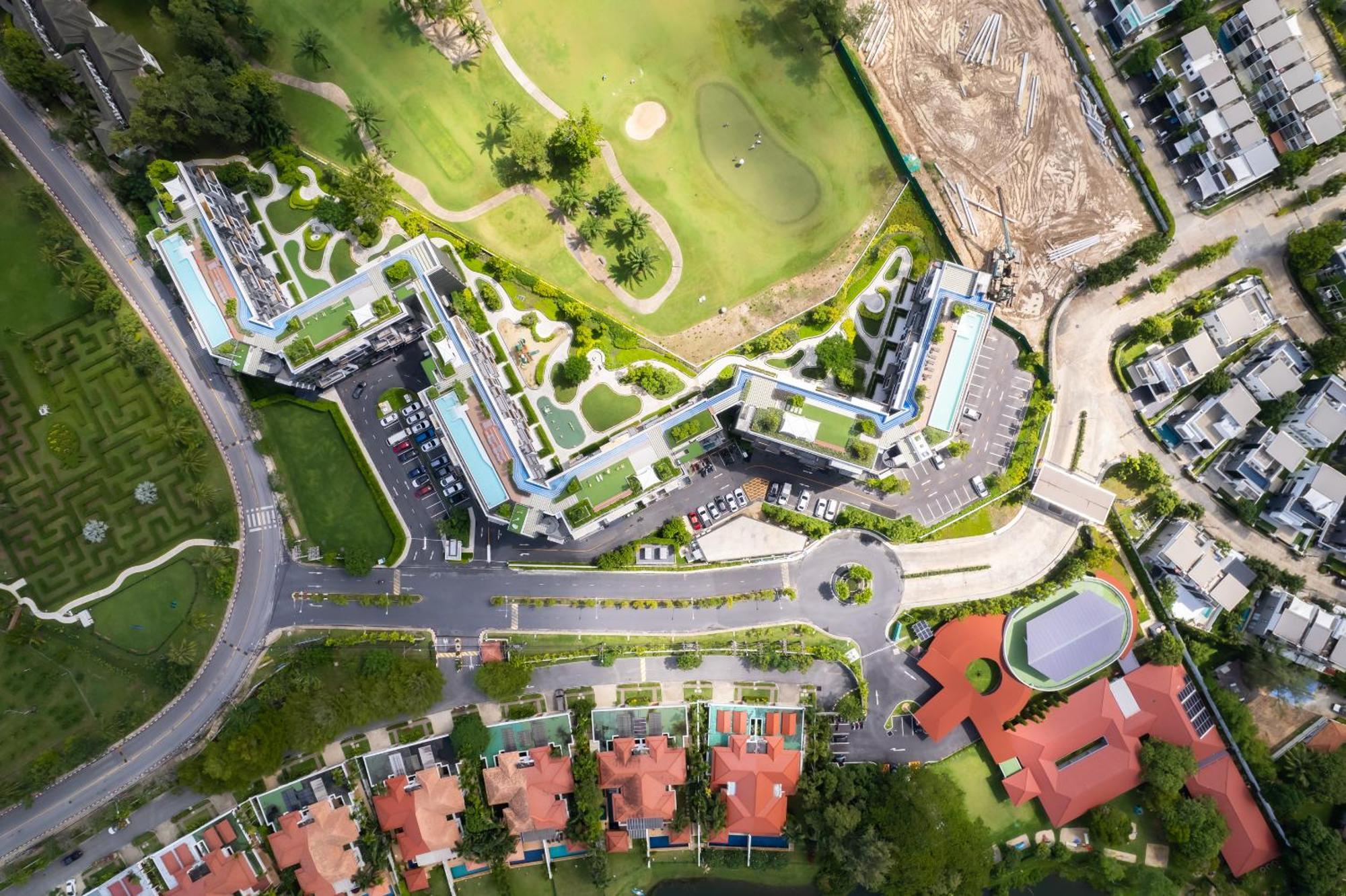 Skypark Laguna Apartments Bangtao Pantai Bang Tao Bagian luar foto