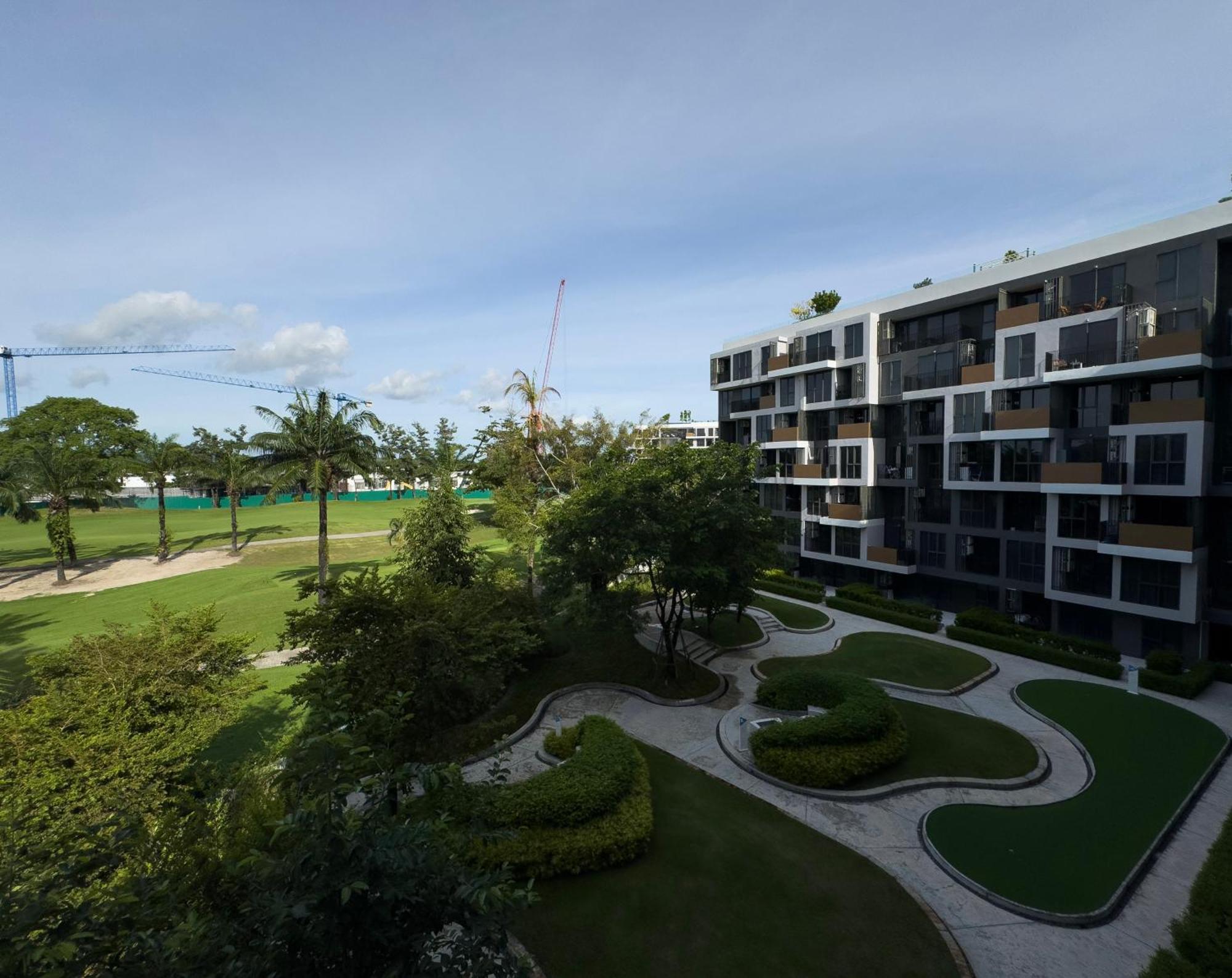 Skypark Laguna Apartments Bangtao Pantai Bang Tao Bagian luar foto