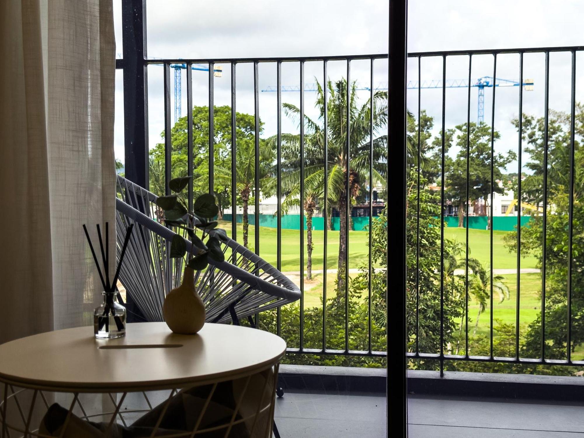 Skypark Laguna Apartments Bangtao Pantai Bang Tao Bagian luar foto